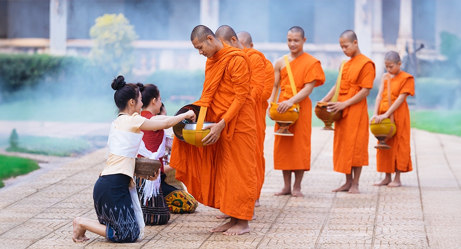 Day 9: Authentic Luang Prabang City Tour (Breakfast)